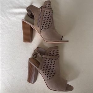 Tan Just Fab sandals